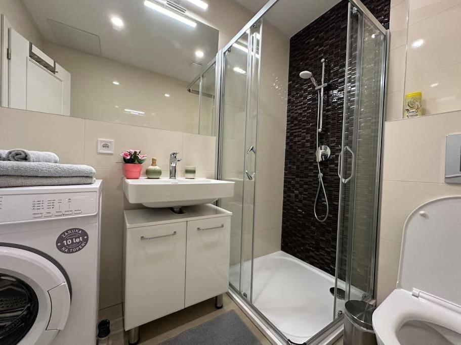 Romantic Apartment In The Center Of Прага Экстерьер фото